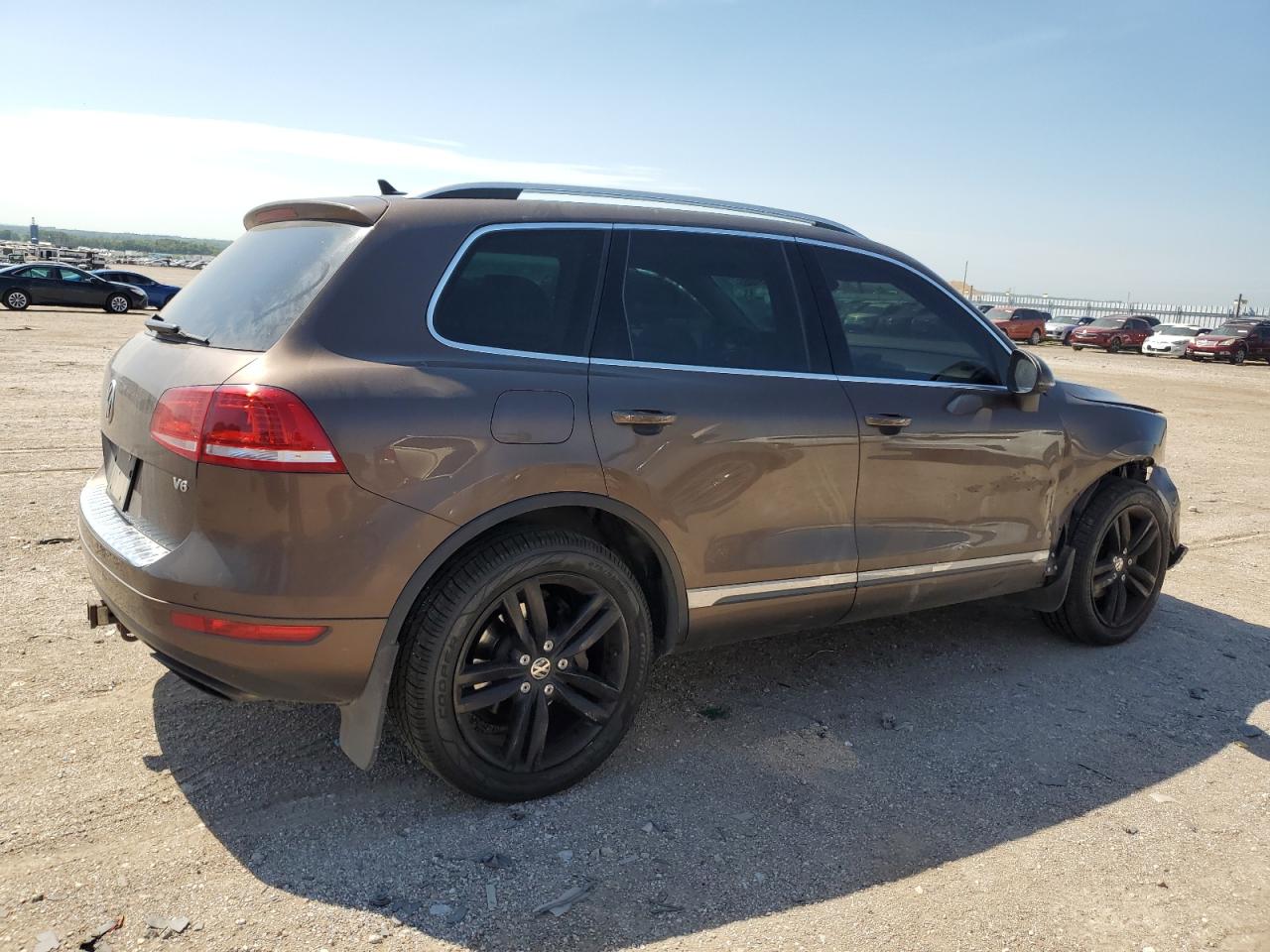 2014 Volkswagen Touareg VIN WVGEF9BP2ED011452 photo 3