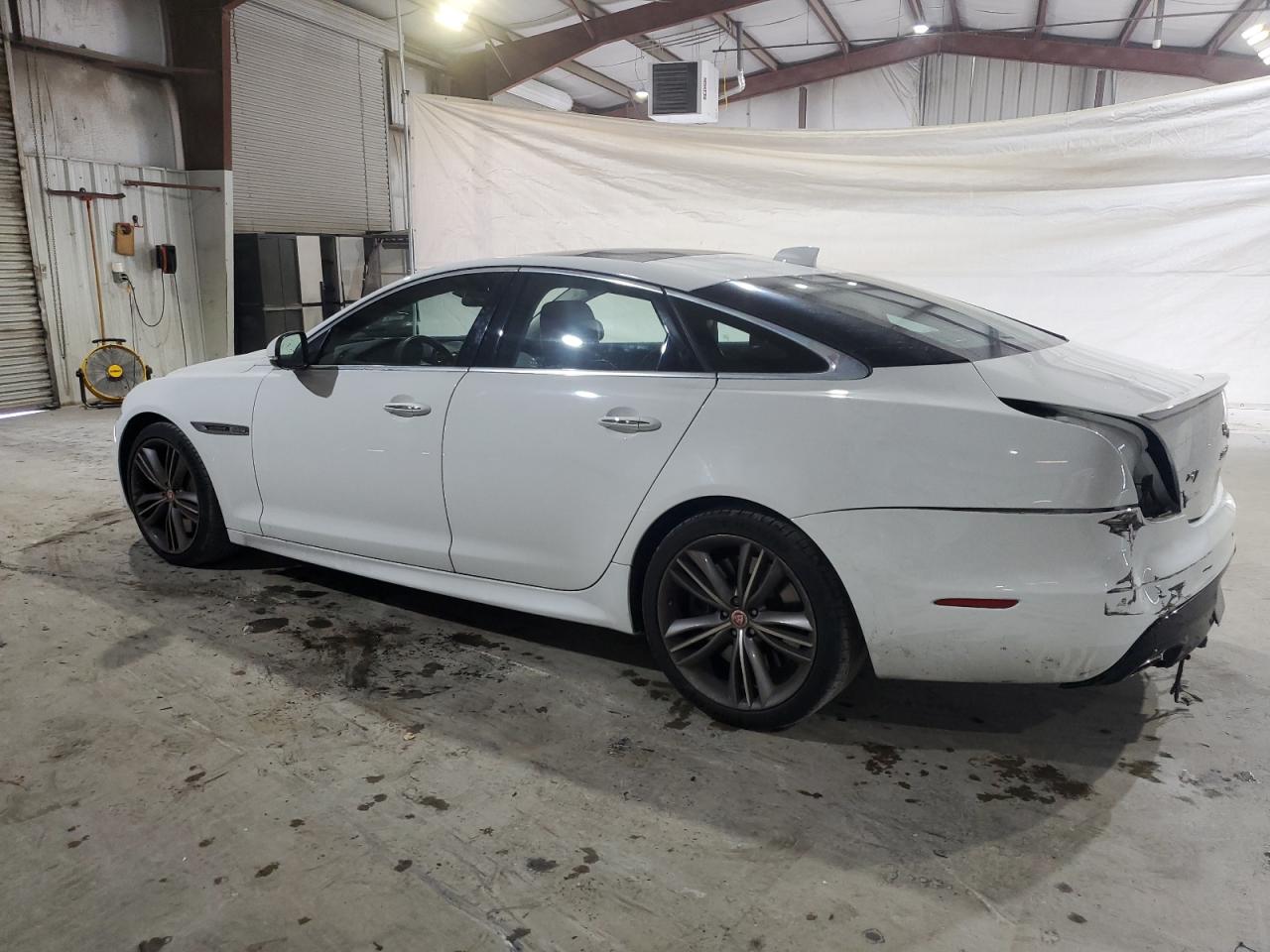 2016 Jaguar Xj VIN SAJWA1CE5GMV98062 photo 2