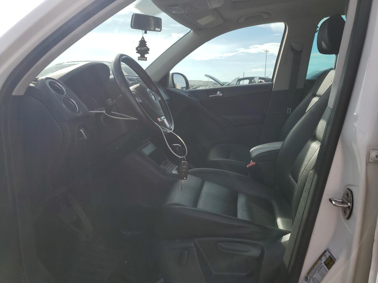 2014 VOLKSWAGEN Tiguan VIN WVGJV3AX9EW540904 photo 7