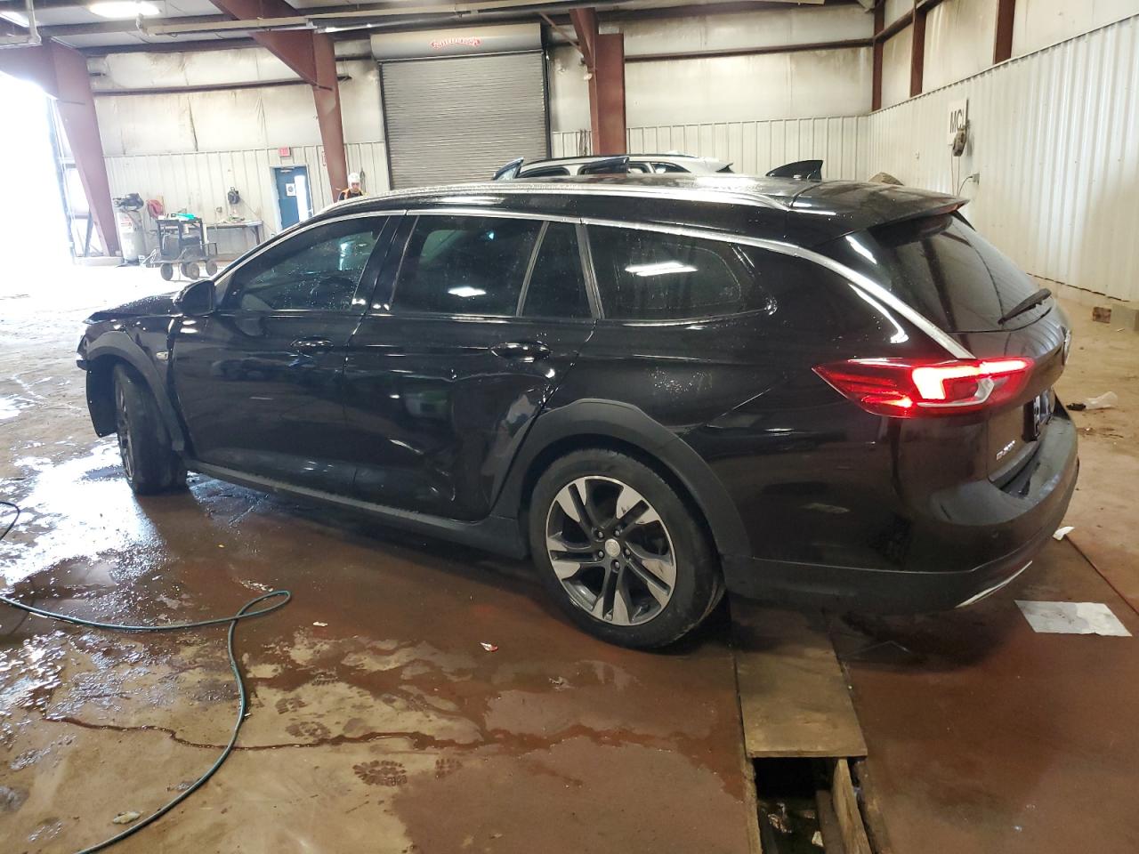 2018 Buick Regal VIN W04GU8SX3J1176705 photo 2