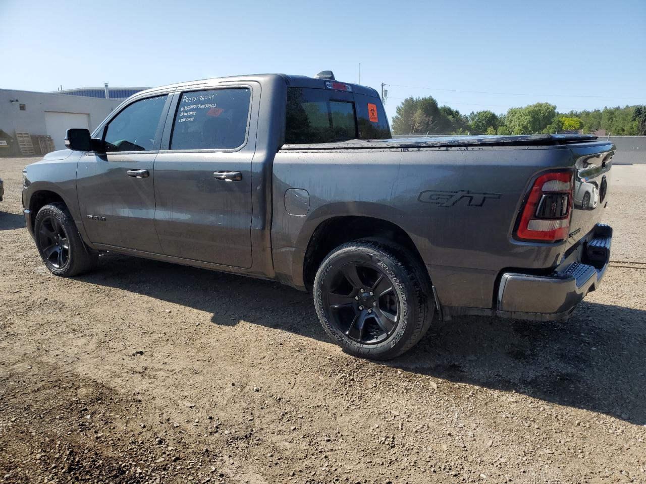 2022 RAM 1500 VIN 1C6SRFVT5NN309663 photo 2