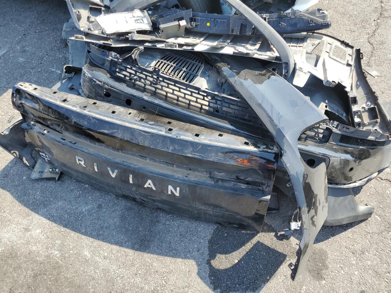 2023 Rivian Rit VIN 7FCTGBAA5PN028055 photo 12