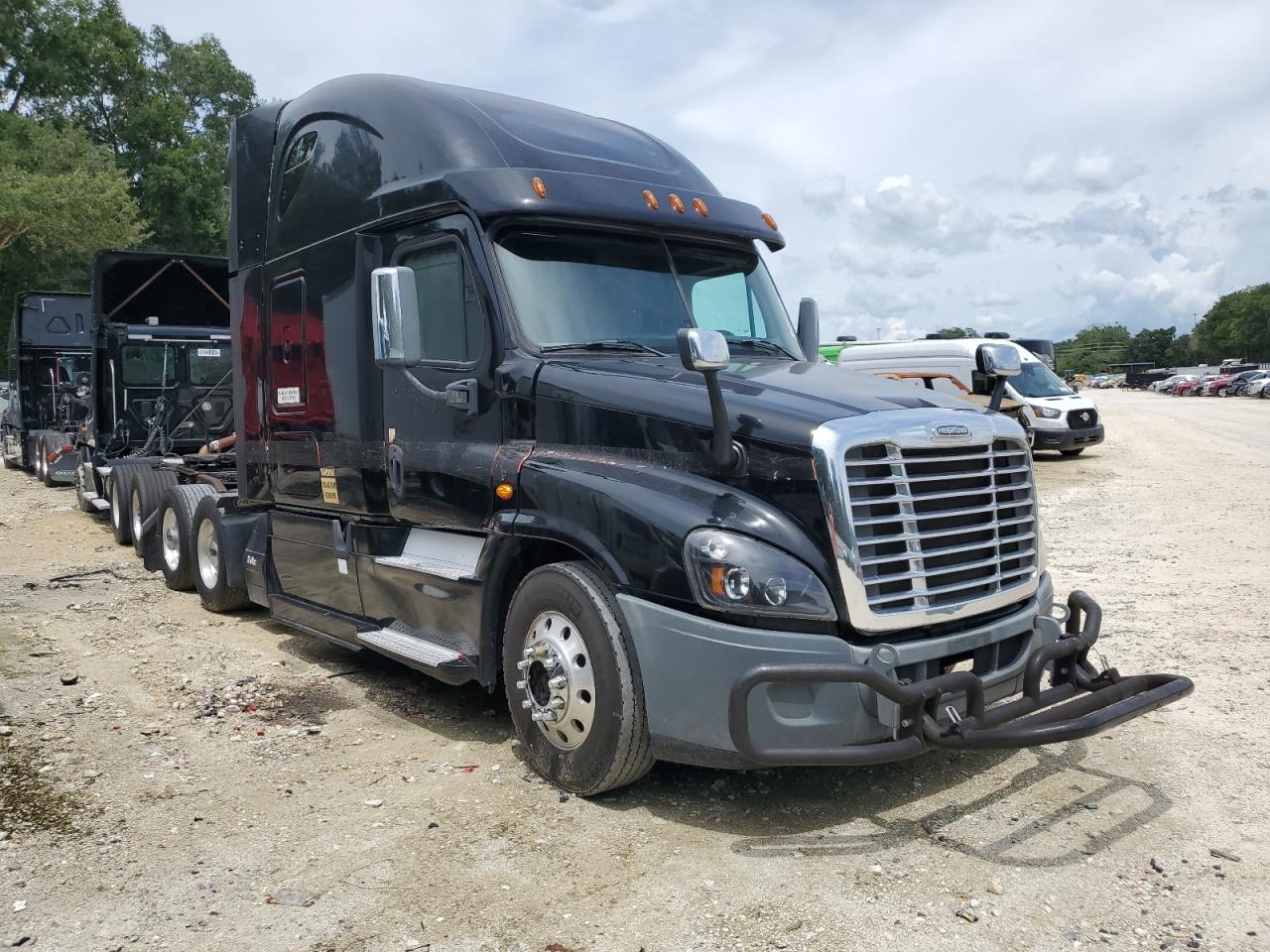2015 FREIGHTLINER All other VIN 3AKJGLD60FSGJ8779 photo 1