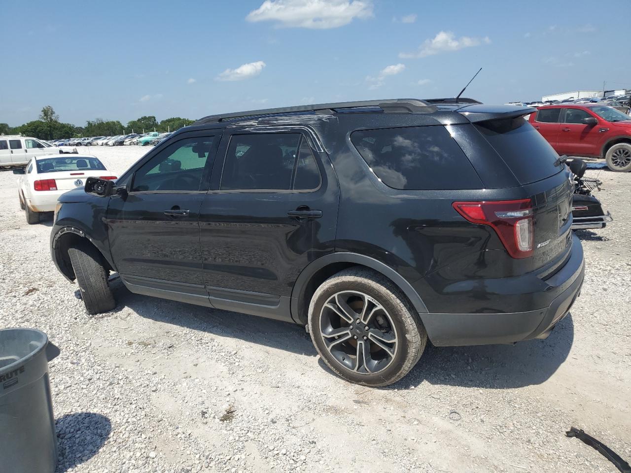 2015 Ford Explorer VIN 1FM5K8GT2FGC02638 photo 2