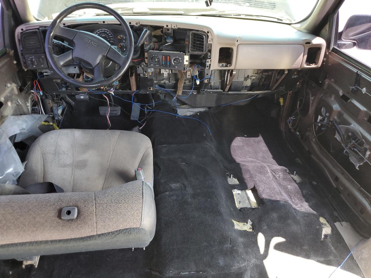 2004 GMC Yukon VIN 1GKEC13V44R246842 photo 8