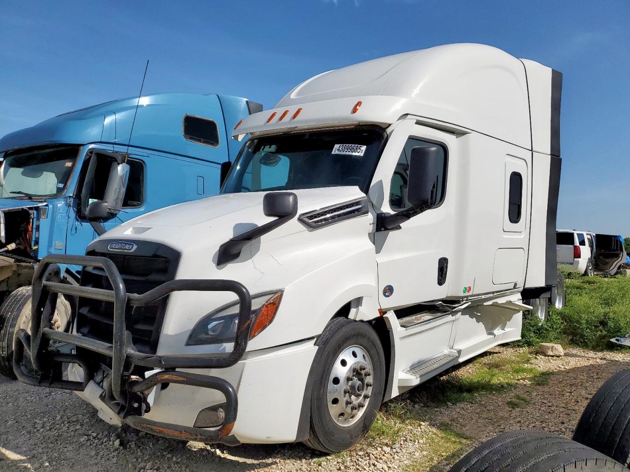 2023 FREIGHTLINER All other VIN 3AKJHHDR7PSNX9028 photo 2
