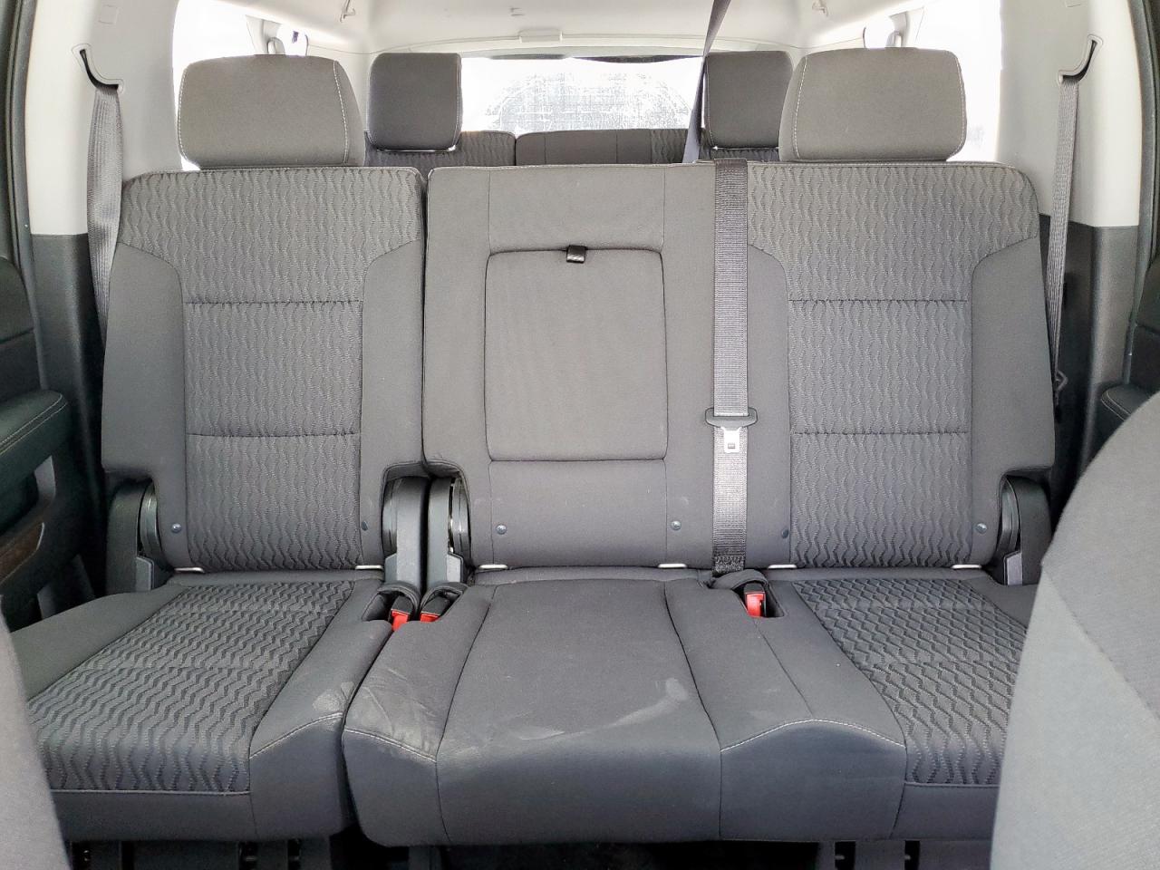 2019 Chevrolet Suburban VIN 1GNSCKEC4KR239670 photo 10