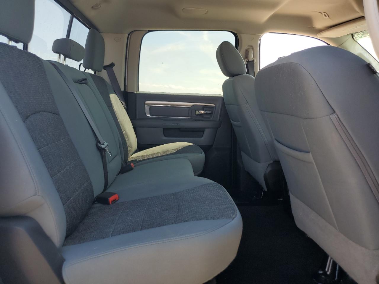 2018 Ram All models VIN 3C6UR5DLXJG328491 photo 10