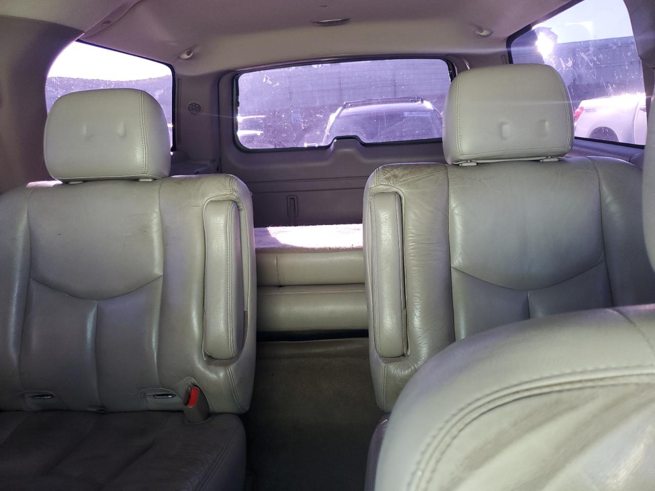 2003 Chevrolet Suburban VIN 3GNFK16Z73G286680 photo 10