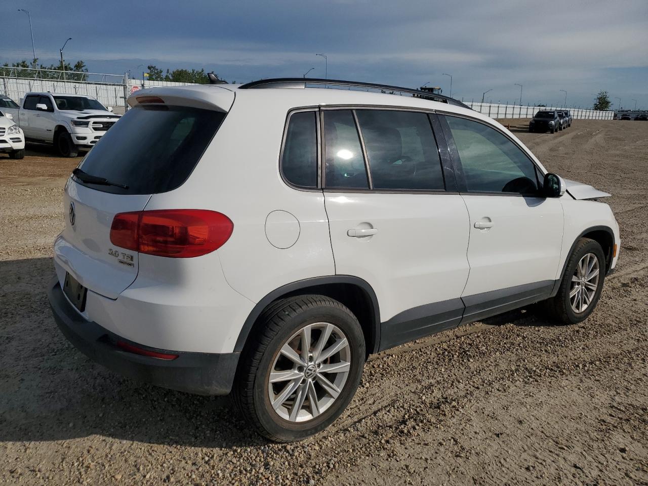 2014 VOLKSWAGEN Tiguan VIN WVGJV3AX9EW540904 photo 3