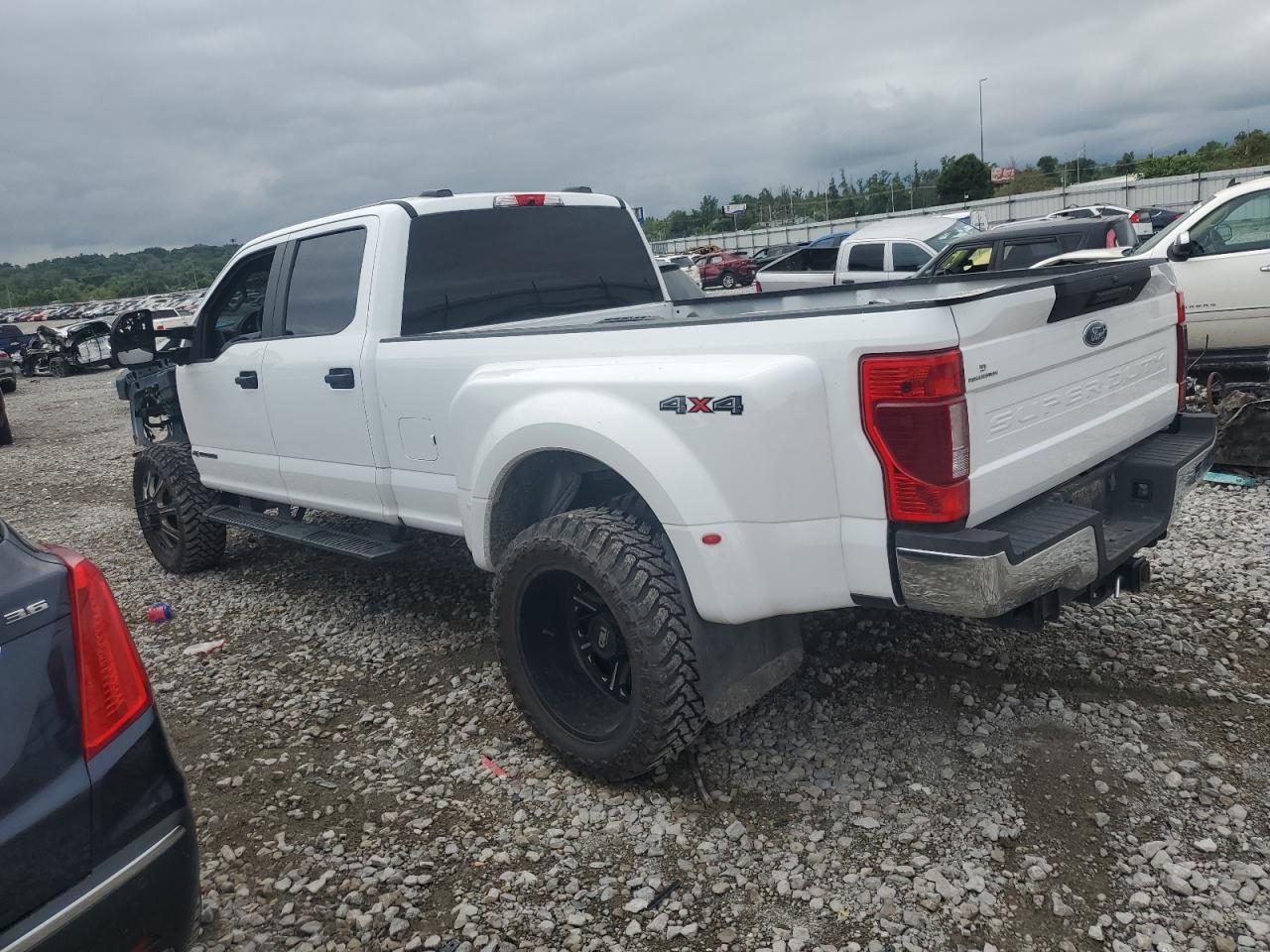 2022 Ford F350 VIN 1FT8W3DT1NEG22687 photo 2