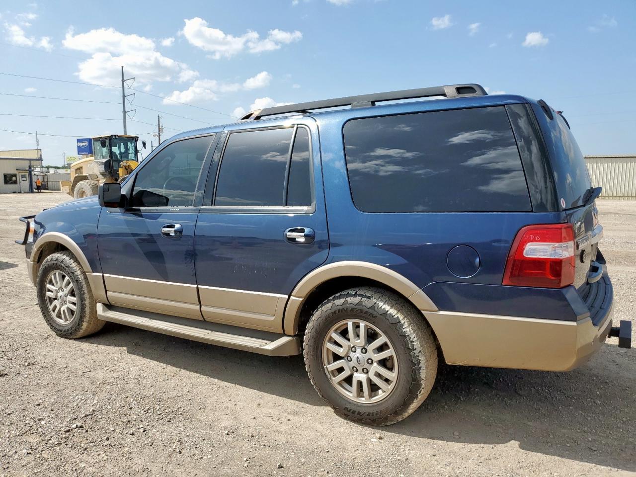 2014 Ford Expedition VIN 1FMJU1H5XEEF14720 photo 2