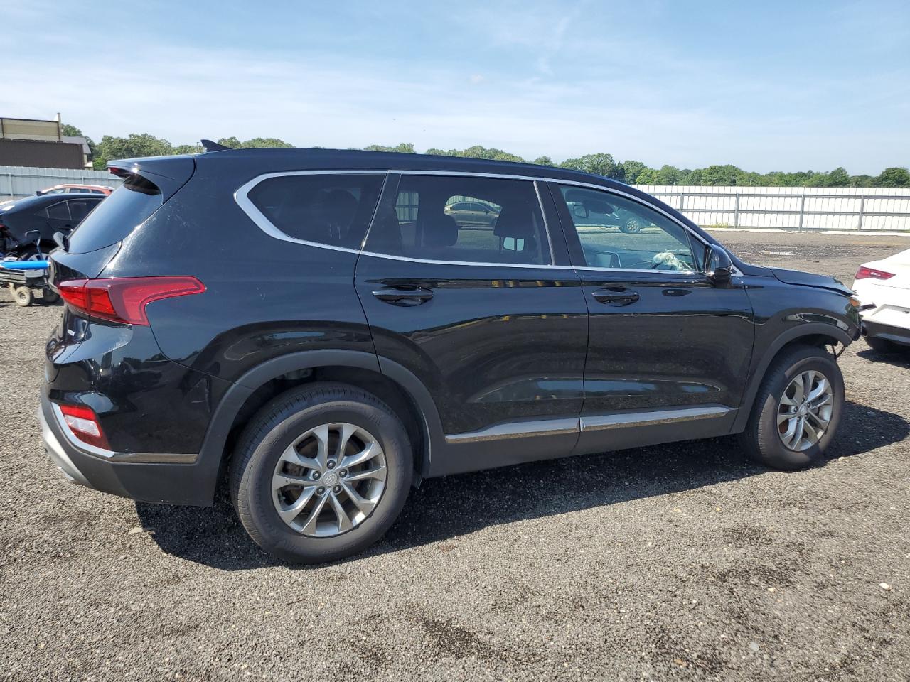 2019 Hyundai Santa fe VIN 5NMS3CAD5KH012540 photo 3