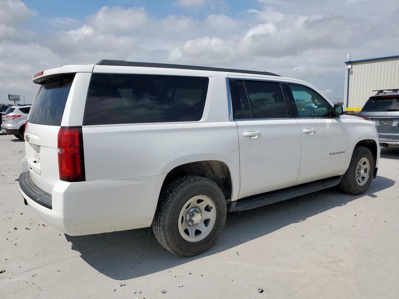 2019 Chevrolet Suburban VIN 1GNSCKEC4KR239670 photo 3