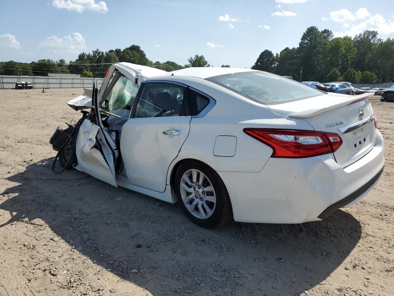 2016 NISSAN Altima VIN 1N4AL3AP0GN358338 photo 2