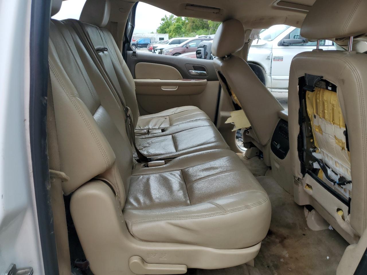 2013 Chevrolet Suburban VIN 1GNSKJE73DR106806 photo 11