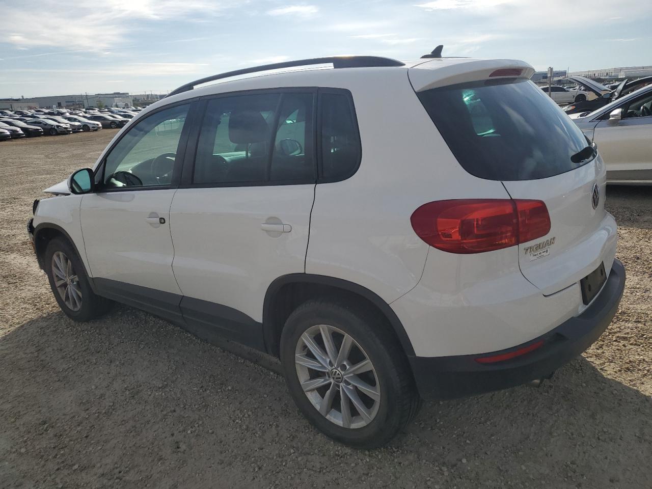 2014 VOLKSWAGEN Tiguan VIN WVGJV3AX9EW540904 photo 2
