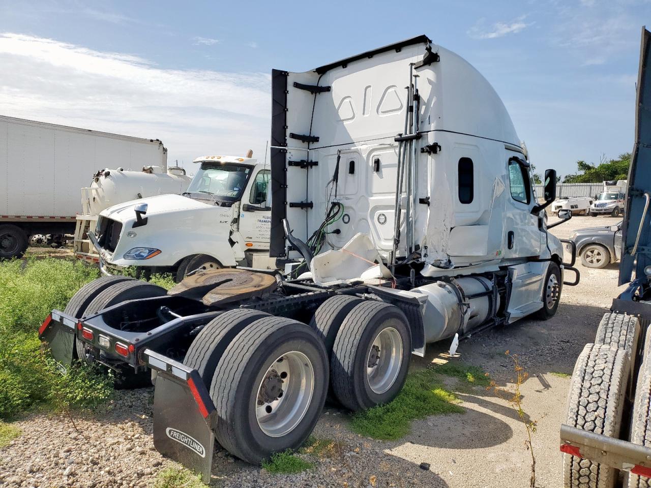 2023 FREIGHTLINER All other VIN 3AKJHHDR7PSNX9028 photo 4