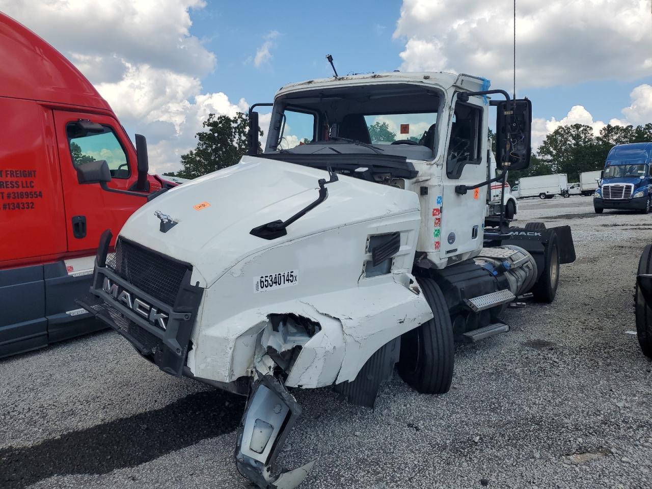 2022 MACK All models VIN 1M1AN4GY7NM027639 photo 2