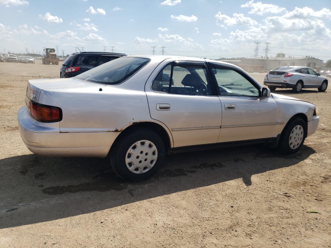 1996 Toyota Camry VIN JT2BG12K3T0418235 photo 3