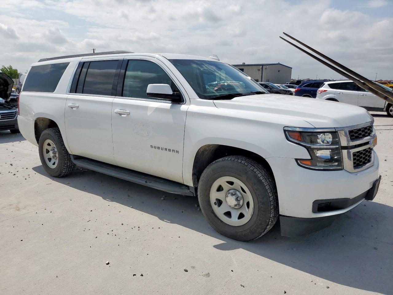 2019 Chevrolet Suburban VIN 1GNSCKEC4KR239670 photo 4