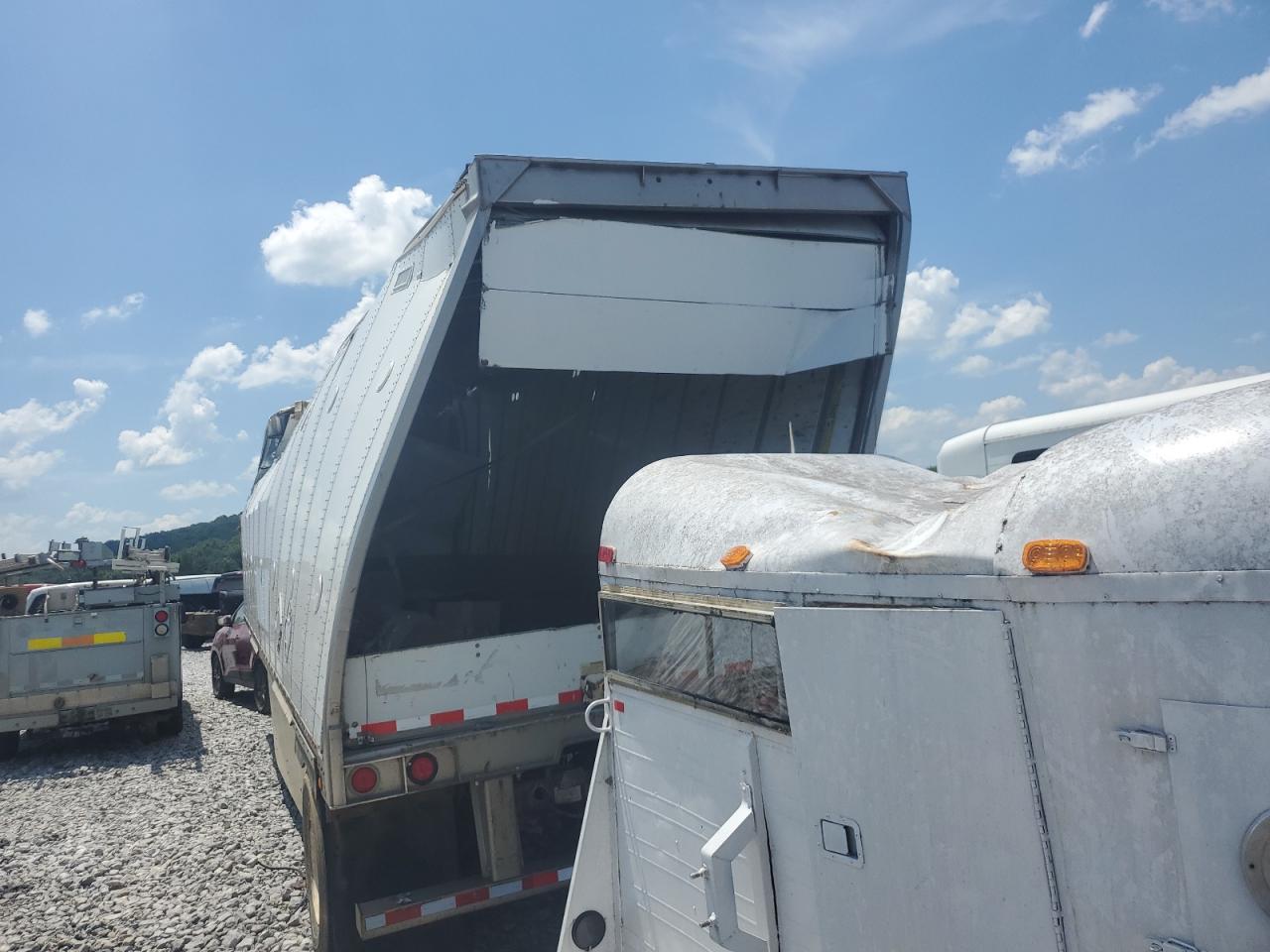 2010 GREAT Trailer VIN 1GRAP5610AK210588 photo 9