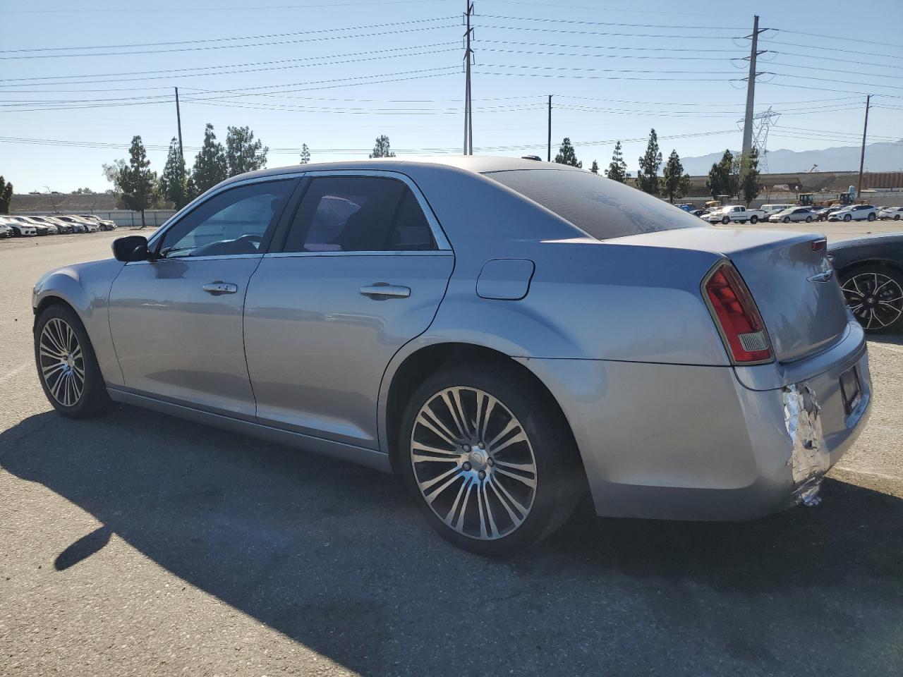 2014 Chrysler 300 VIN 2C3CCABG5EH200335 photo 2