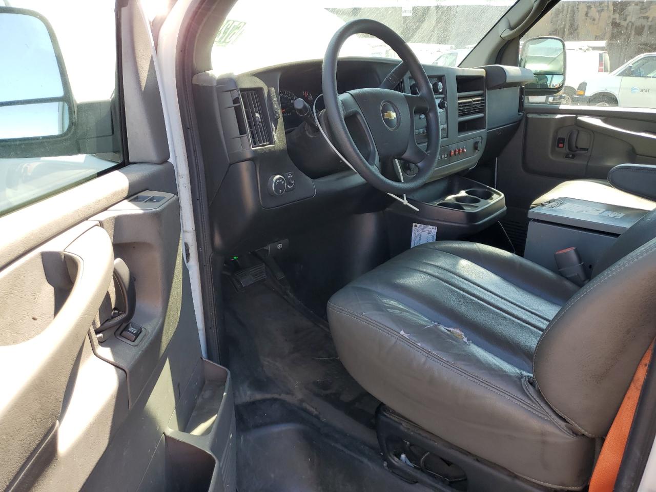 2014 Chev Express VIN 1GCWGFCB5E1133683 photo 8
