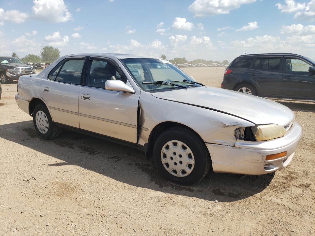 1996 Toyota Camry VIN JT2BG12K3T0418235 photo 4