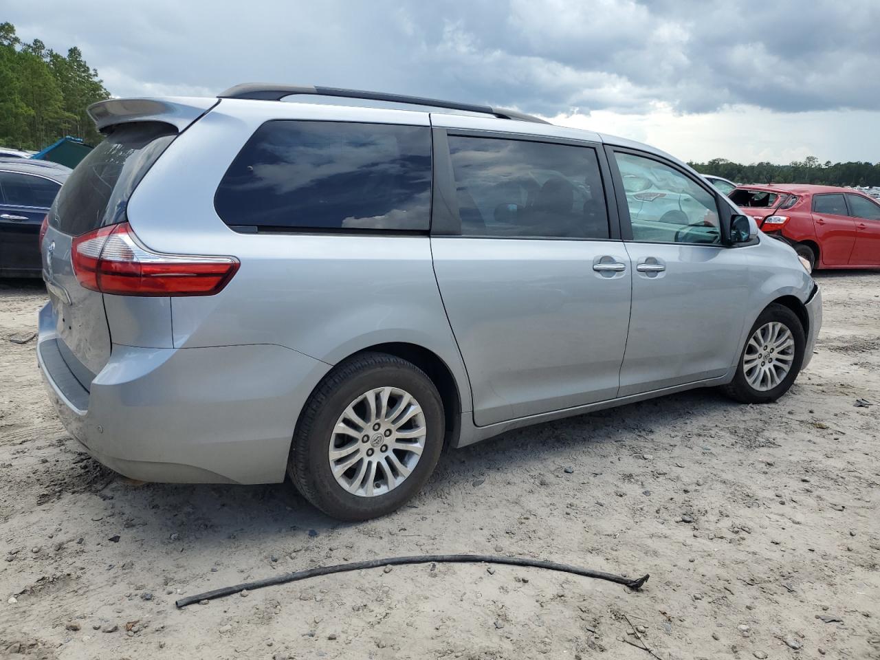 2015 TOYOTA Sienna xle VIN 5TDYK3DC0FS651363 photo 3