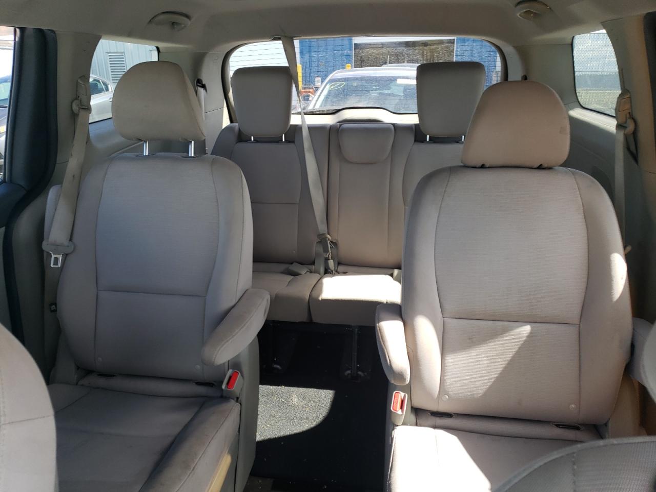 2015 KIA Sedona l VIN KNDMA5C14F6069070 photo 10
