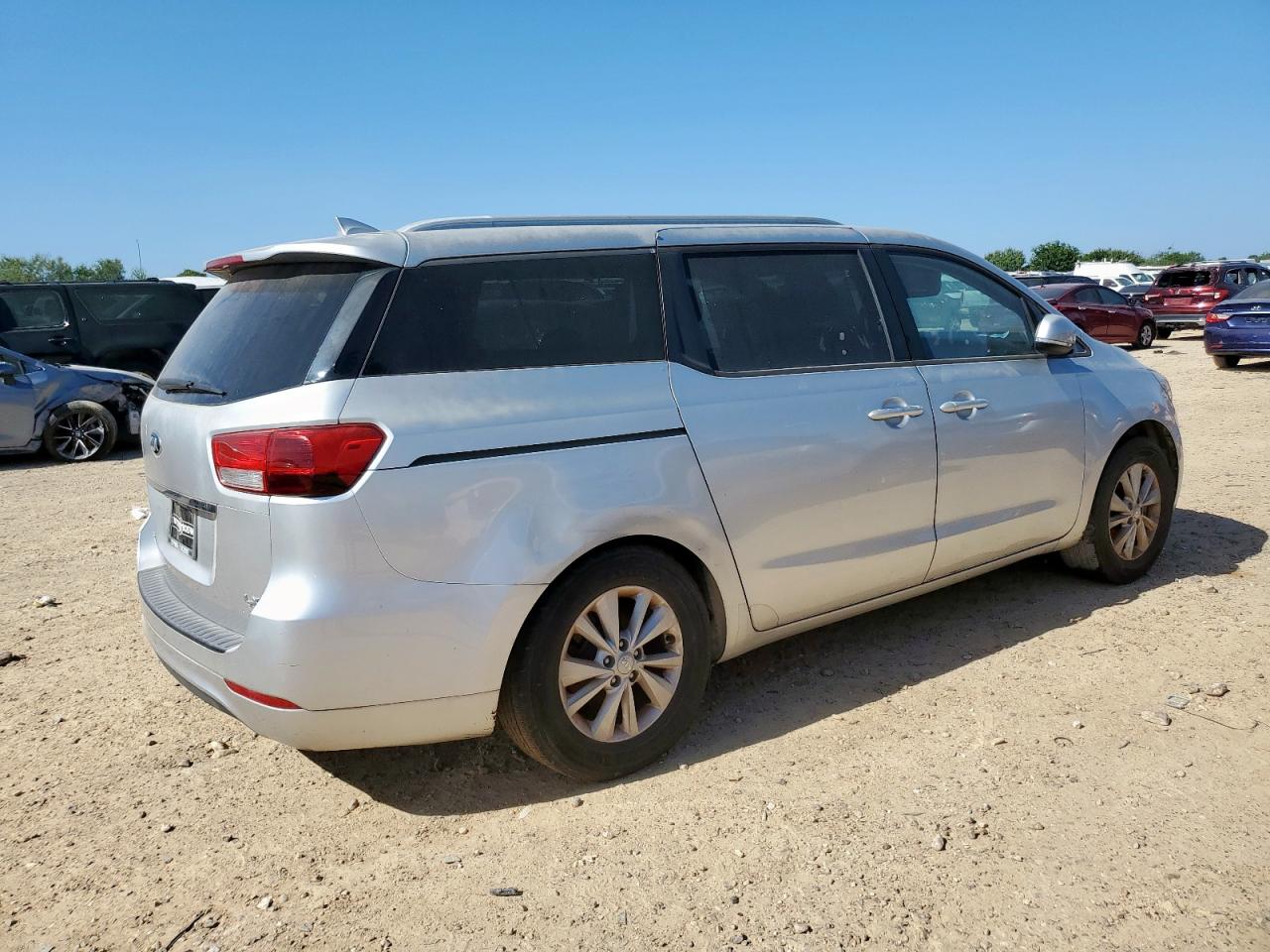 2015 Kia SEDONA VIN KNDMB5C19F6058692 photo 3
