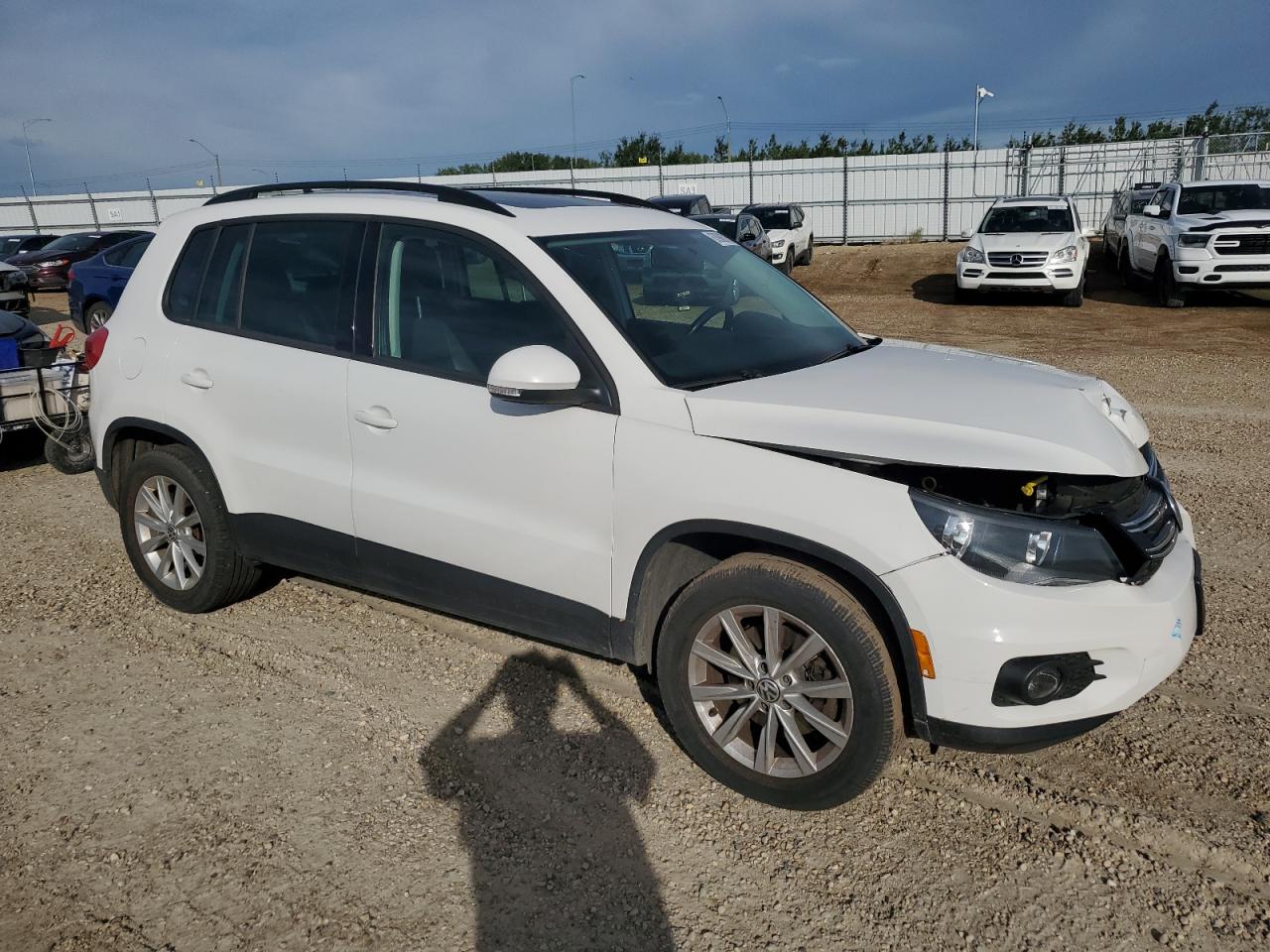 2014 VOLKSWAGEN Tiguan VIN WVGJV3AX9EW540904 photo 4