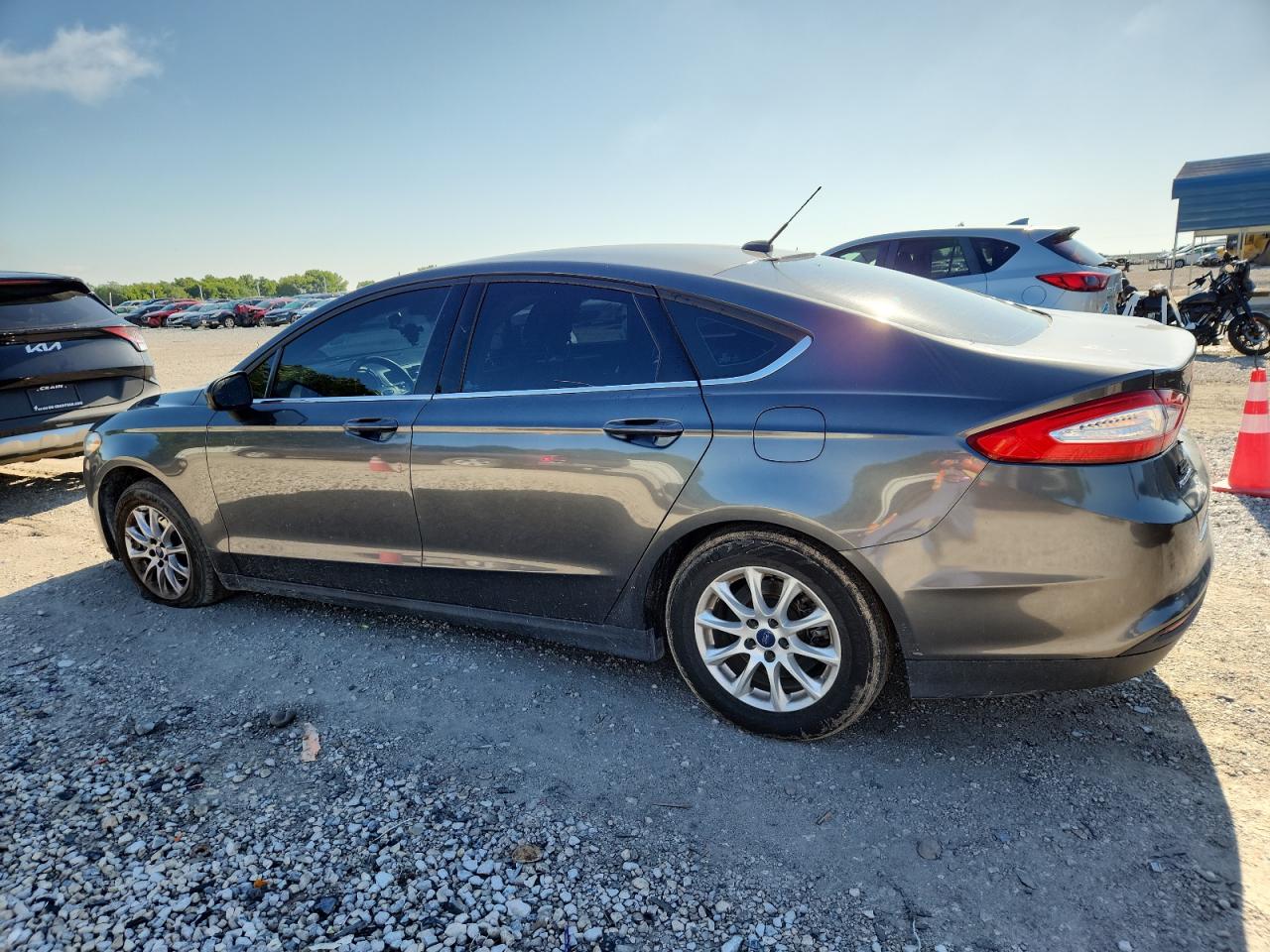 2015 FORD Fusion s VIN 3FA6P0G73FR104473 photo 2