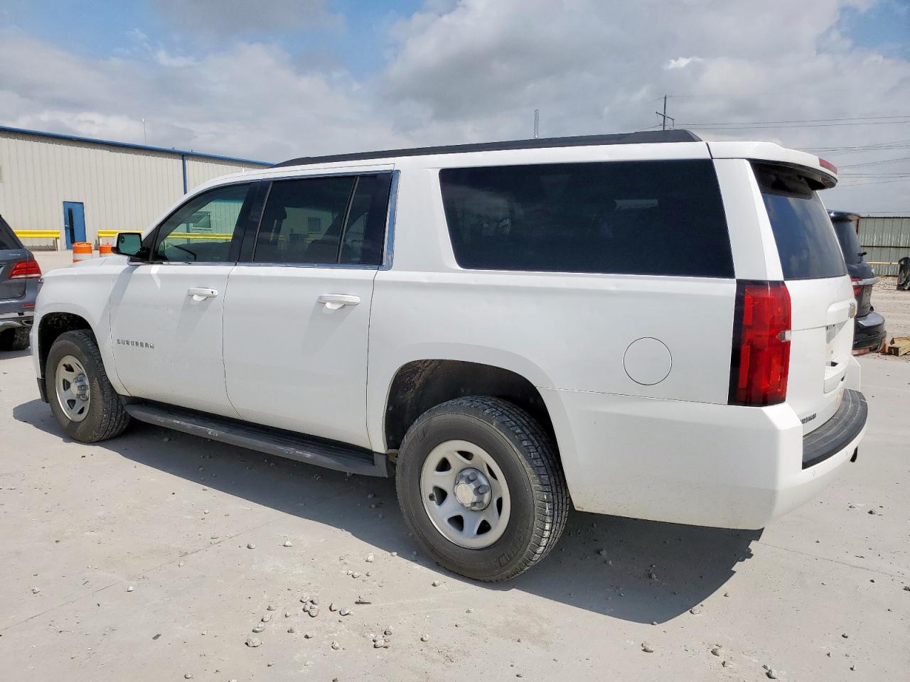 2019 Chevrolet Suburban VIN 1GNSCKEC4KR239670 photo 2