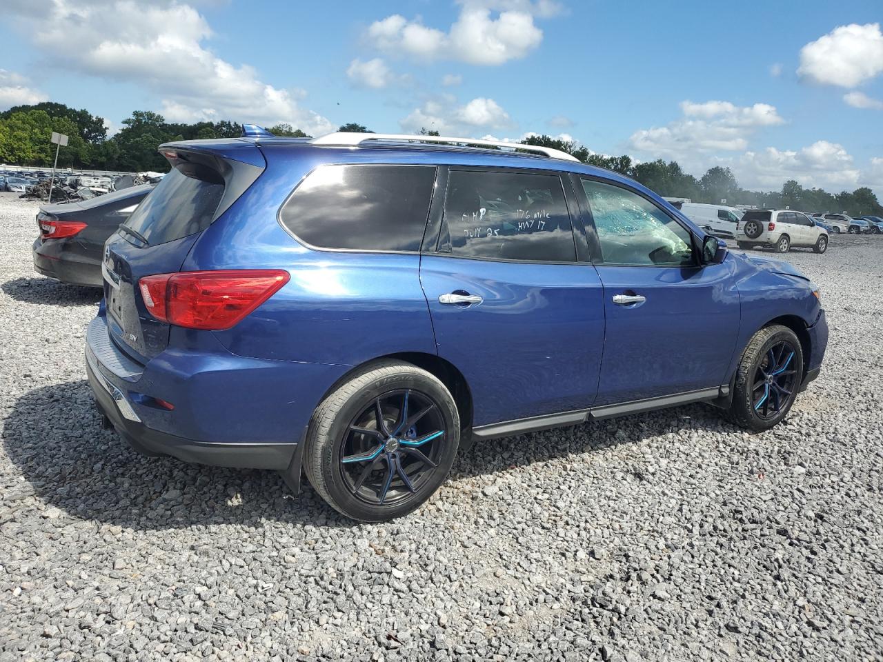 2020 Nissan Pathfinder VIN 5N1DR2BN2LC618737 photo 3