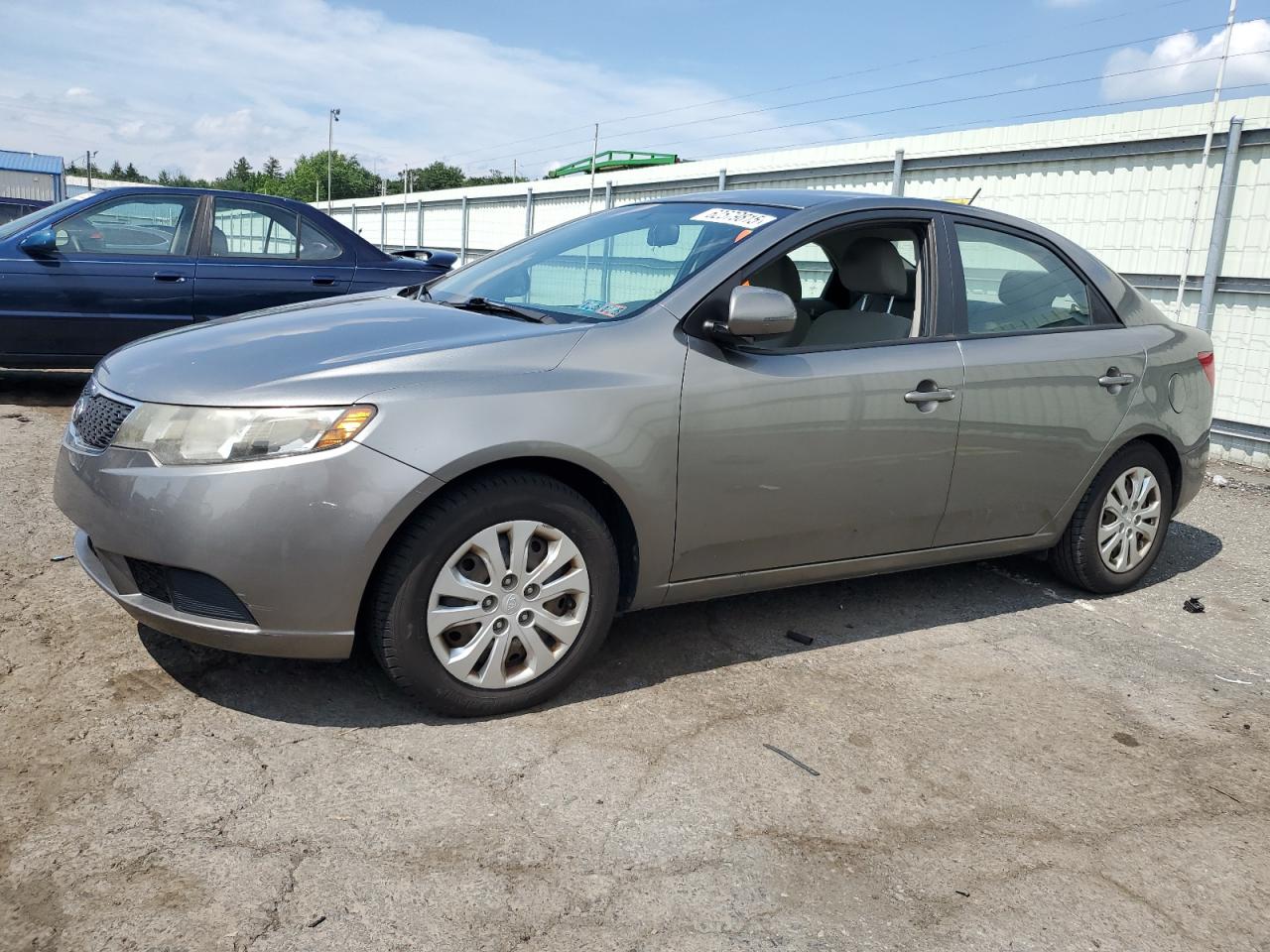 2011 Kia Forte VIN KNAFU4A28B5393075 photo 1