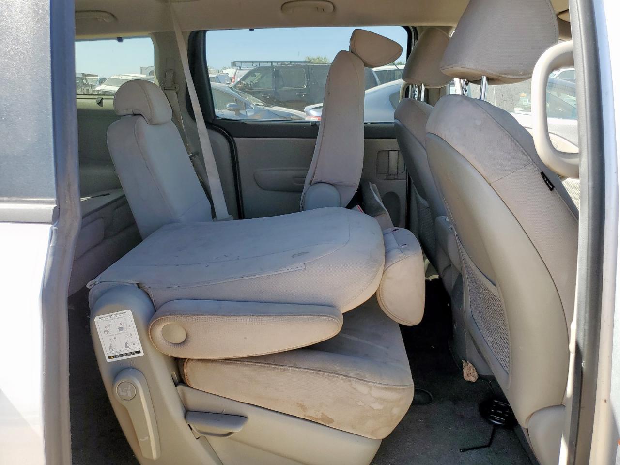 2015 Kia SEDONA VIN KNDMB5C19F6058692 photo 11