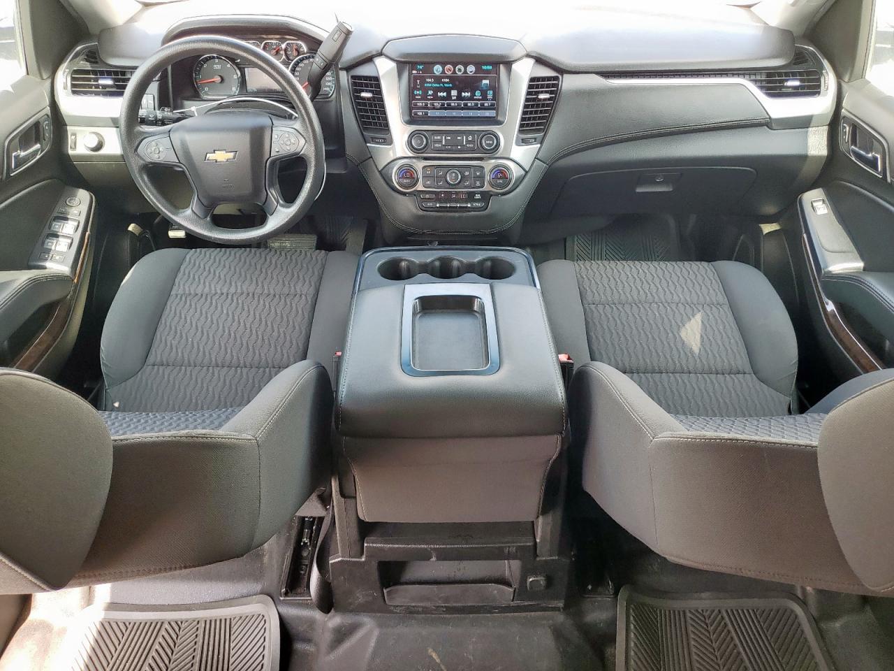 2019 Chevrolet Suburban VIN 1GNSCKEC4KR239670 photo 8