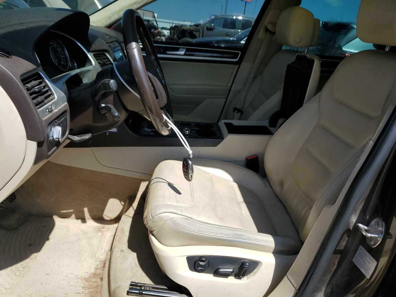 2014 Volkswagen Touareg VIN WVGEF9BP2ED011452 photo 7