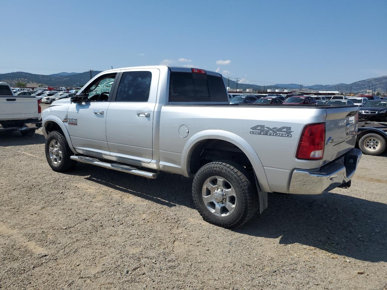 2018 Ram All models VIN 3C6UR5DLXJG328491 photo 2