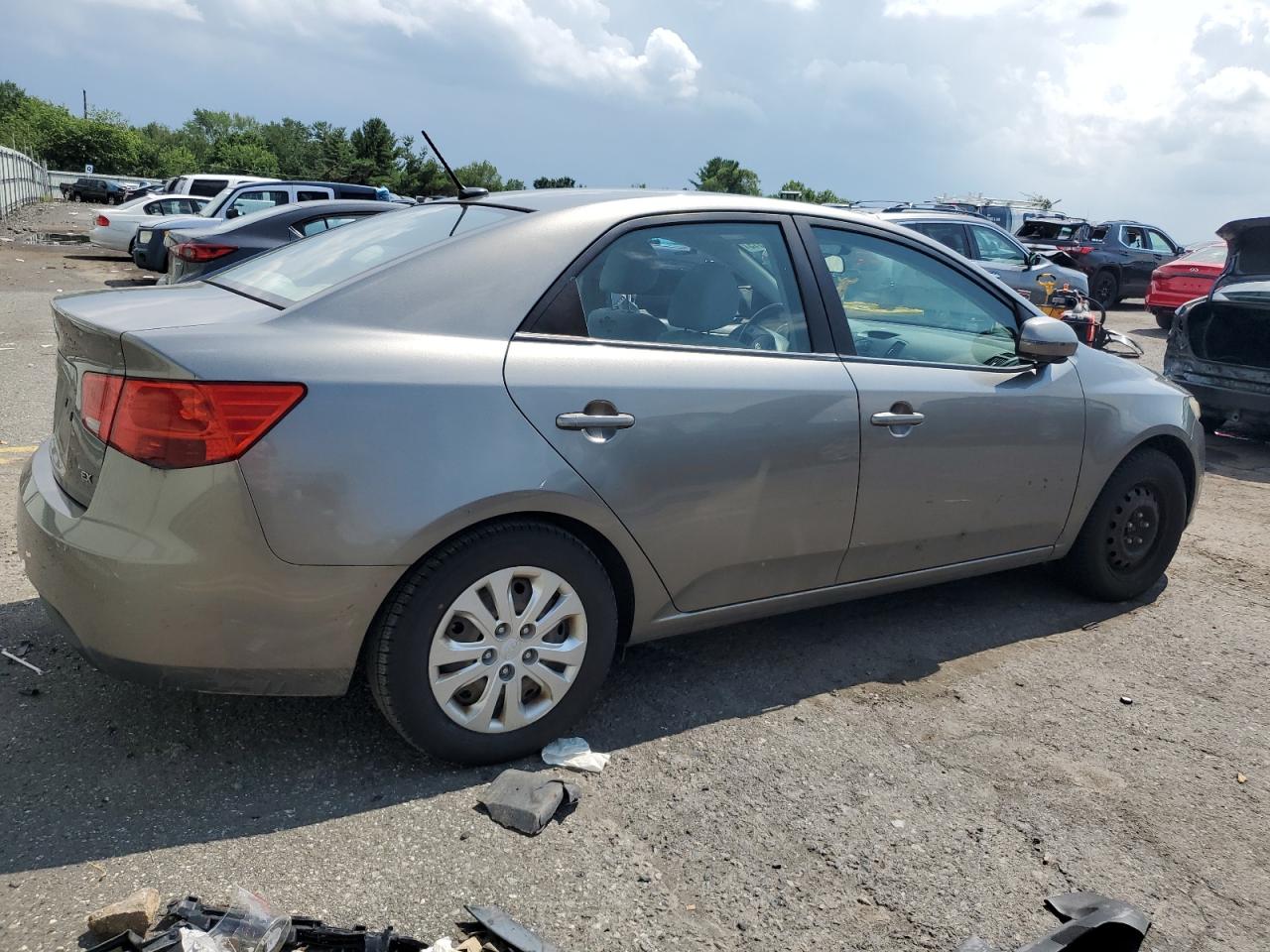 2011 Kia Forte VIN KNAFU4A28B5393075 photo 3