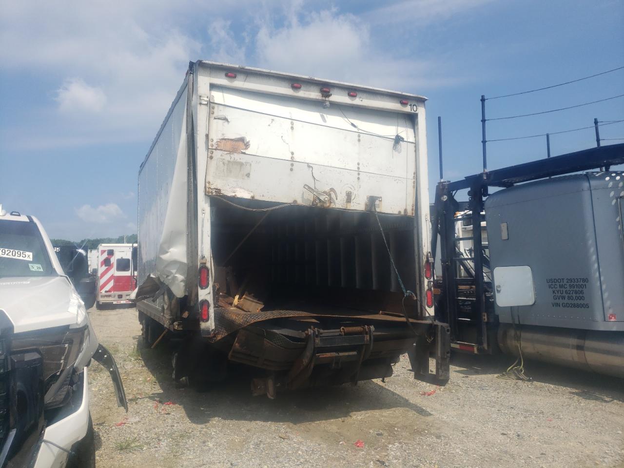 2015 Isuzu All models VIN JALC4W161F7001521 photo 2