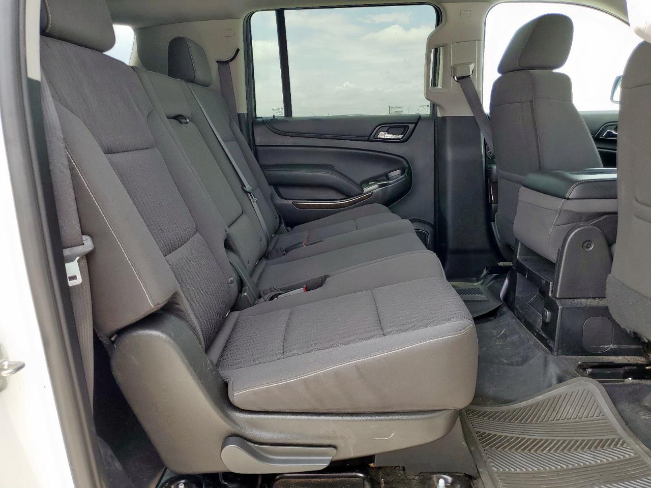 2019 Chevrolet Suburban VIN 1GNSCKEC4KR239670 photo 11