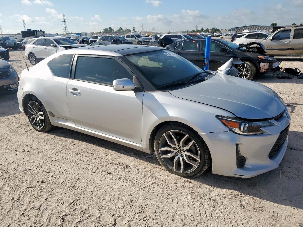 2014 TOYOTA Scion VIN JTKJF5C72E3072874 photo 4
