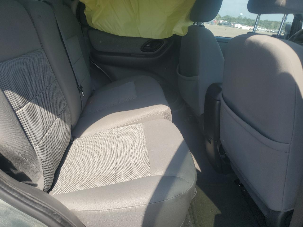 2005 Ford Escape VIN 1FMCU96H05KE24675 photo 11