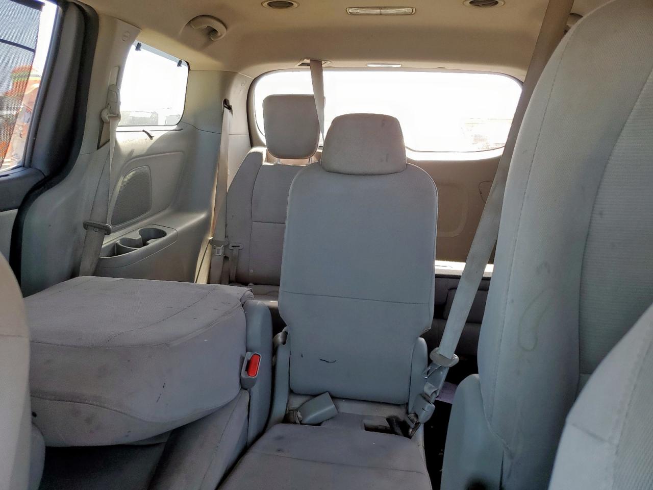 2015 Kia SEDONA VIN KNDMB5C19F6058692 photo 10