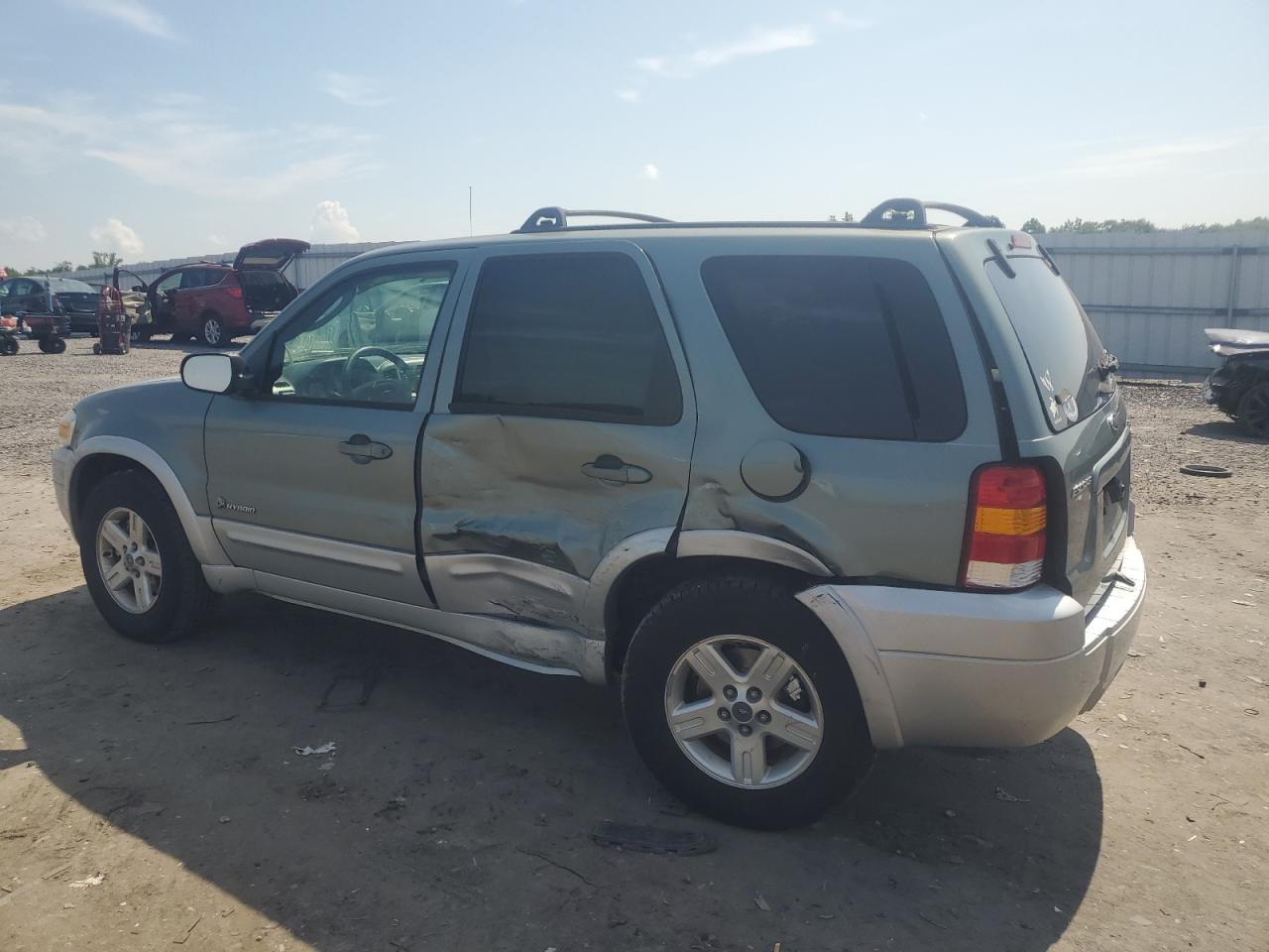 2005 Ford Escape VIN 1FMCU96H05KE24675 photo 2