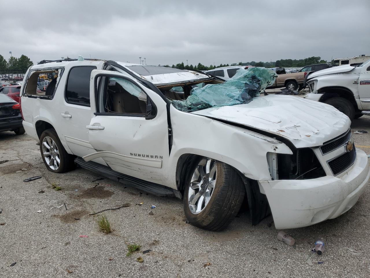 2013 Chevrolet Suburban VIN 1GNSKJE73DR106806 photo 4