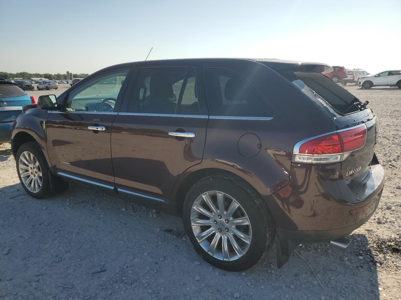 2011 LINCOLN Mkx VIN 2LMDJ8JK3BBJ12368 photo 2